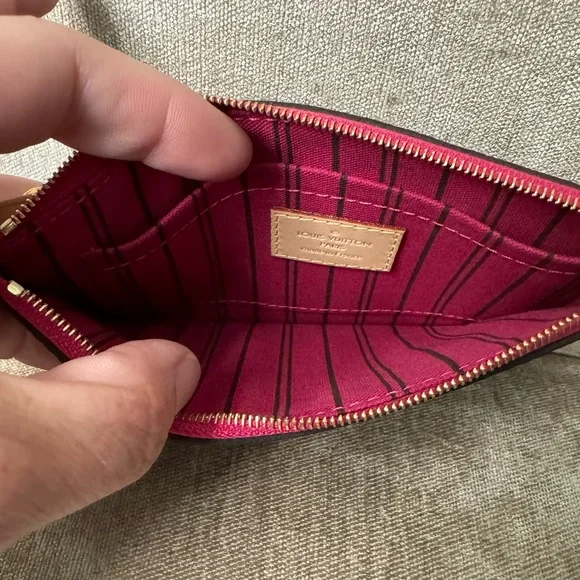 LOUIS VUITTON - NEW Neverfull Pink Pivone Pochette Monogram - for PM or … - Picture 3 of 10